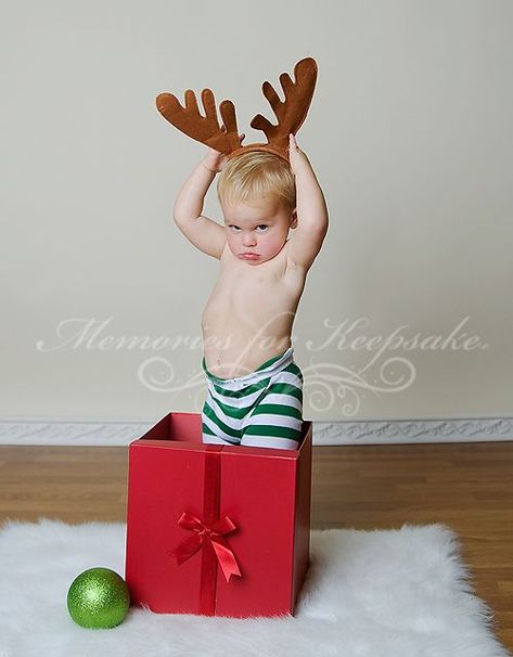 Christmas Pictures for Babies - 14 Ideas for DIY Baby's First Christmas Photoshoot Baby Reindeer Photoshoot, Christmas Card Toddler Photo, Christmas Card Photo Ideas Toddler, Toddler Christmas Photos, Xmas Pics, Reindeer Ears, Baby Christmas Photos, Xmas Pictures, Xmas Photos