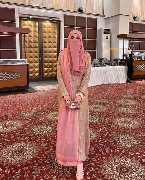 Modesty Dress, Pakistani Bridal Lehenga, Niqab Fashion, Hijab Style Tutorial, Muslim Fashion Hijab Outfits, Casual Indian Fashion, Hijabi Fashion Casual, Muslim Fashion Hijab, Muslim Outfits