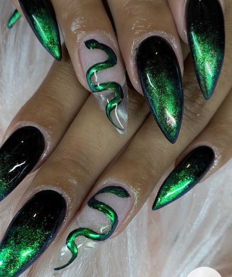 Yule Nails, Stiletto Nails Short, Black Stiletto Nails, Green Acrylic Nails, Dark Green Nails, Wicked Musical, Gothic Nails, Almond Nails Designs, Color Me Beautiful