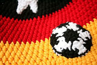 Soccer applique / Fussballapplikation - by elbpudel  Sponsored By: Grandma's Crochet Shop Crocheted Appliques, Crochet Soccer, Yarn Organization, Crochet Shop, Applique Pattern, Crochet Square, Crochet Applique, Easy Crochet Patterns, Crochet Motif