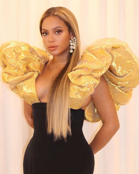 Golden Globes 2020, Bright Highlights, Cool Blonde Hair, Beyonce Knowles Carter, Beyoncé Giselle Knowles-carter, Beyoncé Giselle Knowles, Honey Blonde Hair, Beyonce Queen, Ivy Park