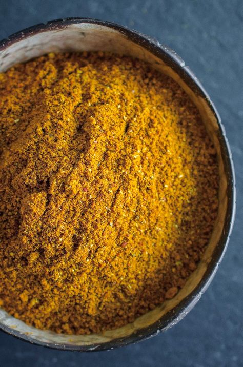 The Tiffin Box: Spice Mixes - Recipe for Homemade Madras Curry Powder Spice Magic, Indian Spice Mix, Homemade Spice Mix, Madras Curry, Tiffin Box, Homemade Mixes, Spice Mix Recipes, Masala Spice, Tandoori Masala