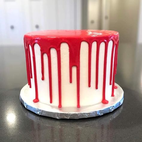 Scream Horror Birthday Cake, White Cake Red Drip, Horror Themed Cake Ideas, Slasher Birthday Cake, Horror Movie Themed Birthday Cake, White Cake With Red Drip, Horror Birthday Cake Ideas, Saw Birthday Cake, Jason Birthday Cake