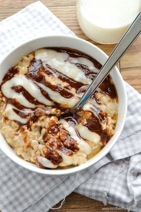 Cinnamon Roll Oatmeal, Breakfast Oatmeal Recipes, Oatmeal Breakfast, What's For Breakfast, Diet Vegetarian, Oatmeal Recipes, Breakfast Time, Breakfast Dishes, Breakfast Bowls