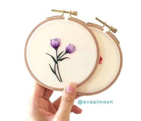 Flowers Embroidery Designs, Hand Embroidery Patterns Free, Clothes Embroidery Diy, Simple Hand Embroidery Patterns, Miniature Embroidery, Diy Embroidery Designs, Crochet Keychain Pattern, Hand Embroidery Patterns Flowers, Diy Embroidery Patterns