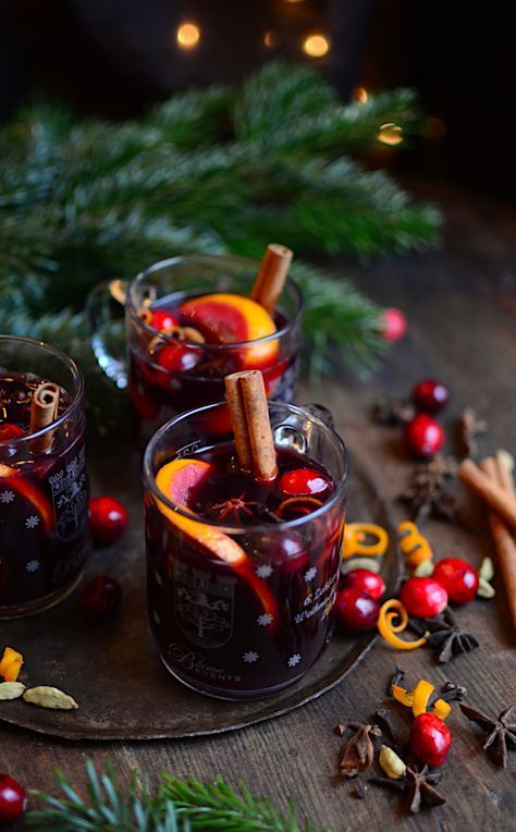 An authentic recipe for Glühwein (German mulled wine) and a peek into the Christmas Markets of Germany where you can drink it all season! Forralt Bor, Mulled Wine Recipe, Spiced Wine, Kampot, Winter Drinks, Fall Drinks, Christmas Cocktails, Mulled Wine, Holiday Cocktails