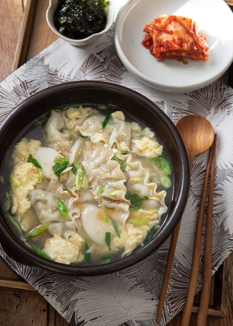 Quick Korean Dumpling Soup (Mandu Guk) - Beyond Kimchee Recipes With Cream Of Mushroom, Korean Dumpling Soup, Mandu Guk, Cream Of Mushroom Soup Recipes, Korean Dumpling, Korean Soup Recipes, Reheat Rice, Rice Cake Soup, How To Reheat Rice