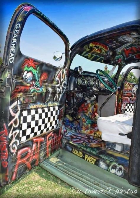 Car Interior Painting, Punk Car Interior, Rat Rod Interior, Custom Car Paint Jobs, Graffiti Car, Model T Ford, Car Paint Jobs, Iconic Models, Car Deco