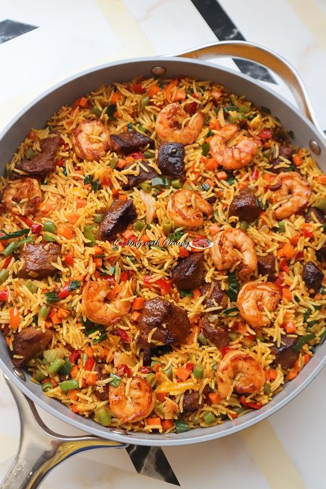 Coconut Fried Rice, African Recipes Nigerian Food, Nigerian Recipes, African Cooking, Arroz Frito, Rice Chicken, Jollof Rice, Tasty Recipes Videos, Nigerian Food