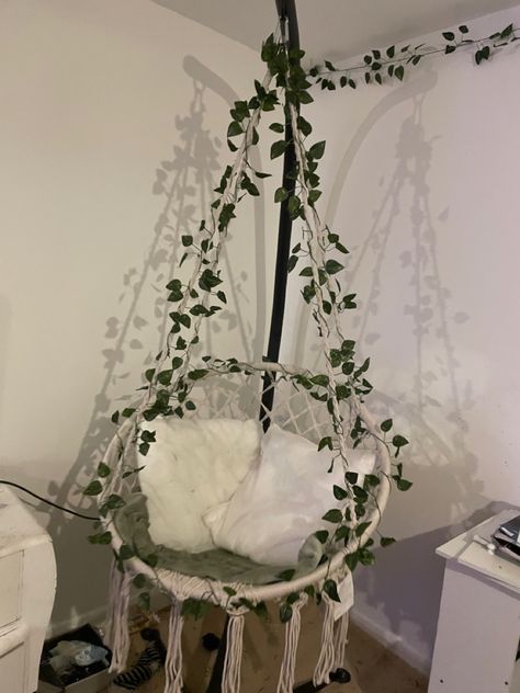 Grunge Hanging Chair, Swing In Bedroom, Hanging Chair In Bedroom, Swing Chair Bedroom, Room Swing, Dream Bedroom Inspiration, Easy Room Decor, Cute Diy Room Decor, Bedroom Decor Cozy