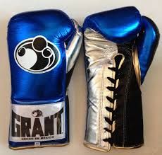 Grant is one of the oldest and most respected glove makers. Now only available through their facebook page. They are used by Money Mayweather and other greats. Grant Boxing Gloves, Aniversary Gifts, Boxing Shoes, Райан Гослинг, Boxing Glove, Training Gloves, Boxing Equipment, Heavy Bags, Sports Gloves