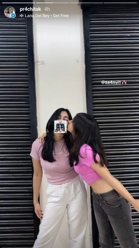 Bestie Pictures Aesthetic, Date Dress Casual, Aesthetic Bestie Pics, Instagram Story Ideas Friends, Christian Desktop Wallpaper Aesthetic, Christian Desktop Wallpaper, Bff Poses, Friend Pictures Poses, Best Friend Poses