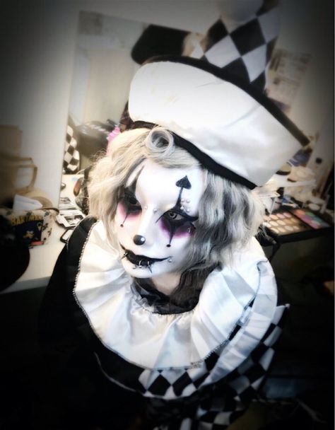 Vkei Make Up, Gothic Clown Makeup, Dark Clowncore, Emo Clown, Vkei Makeup, Navy Outfits, Pierrot Clown, Circus Aesthetic, Dark Circus