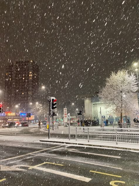 Snowy Street Night, Winter City Wallpaper, Winter Town Aesthetic, Snow Neighborhood, Winter Aesthetic Night, Winter In City, Snow In The City, Winter In The City, Winter Town