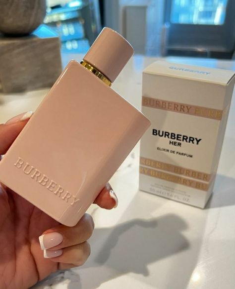 Burberry Perfume Collection, Burberry Her Elixir Perfume, Burberry Perfume Aesthetic, Burberry Her Perfume, Burberry Her Elixir, Perfume Burberry, Burberry Her, Burberry Perfume, Fragrances Perfume Woman