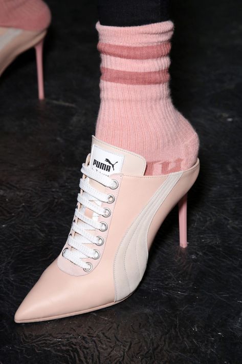 Puma Collection, Rihanna Shoes, Funky Shoes, Cooler Look, Aesthetic Shoes, Unique Shoes, Pumas Shoes, Mode Inspo, Crazy Shoes