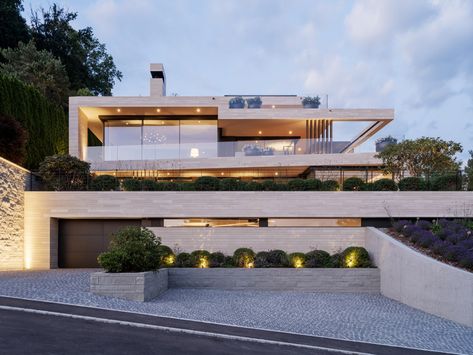 Hillside House, Modern Architecture Design, Best Modern House Design, Lake Zurich, Luxury Modern Homes, Modern Villa Design, Modern House Facades, Modern Villa, House Outside Design