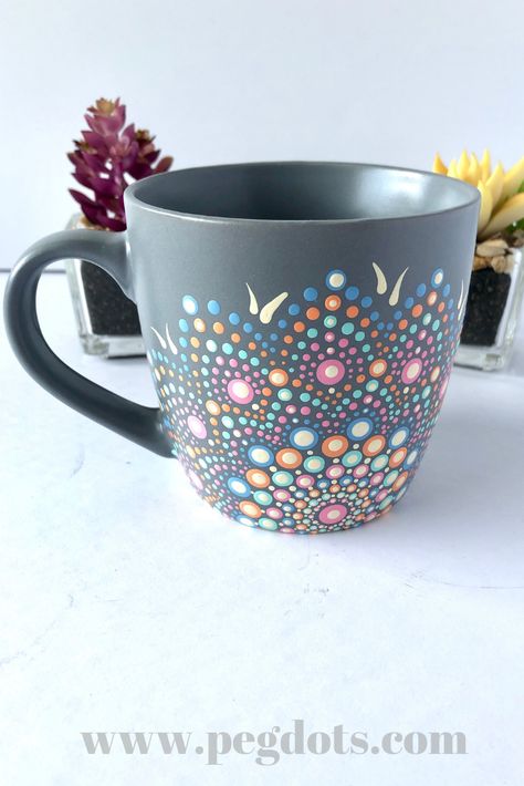 Hand Painted Coffee Mugs, Painted Coffee Mugs, Diy Mugs, Hand Painted Mugs, Pottery Painting Designs, Tassen Design, Painted Cups, Painted Mugs, Mandala Artwork