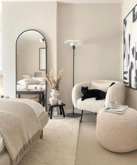 17 Most Creative Guest Bedroom Ideas to Impress Guests - By Kimberly Faye Rum Inspo, Interrior Design, Luxury Room Bedroom, Interior Design Per La Casa, Babe Cave, Bedroom Corner, Leaving Room, تصميم للمنزل العصري, Apartment Aesthetic