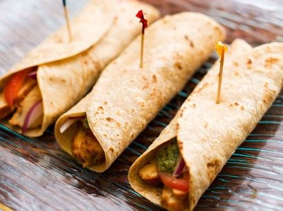 Katti Roll (Indian Chicken Wrap) | Tasty Kitchen: A Happy Recipe Community! Kati Roll, Jus Lemon, Indian Recipes Authentic, Indian Chicken, Drink Bar, Green Chutney, Indian Snacks, Chicken Wraps, Superbowl Party