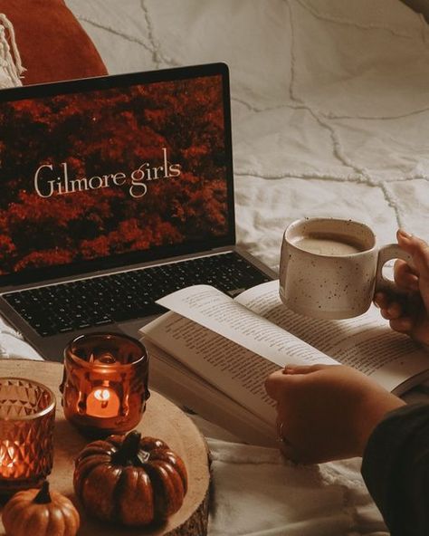 Bookish Fall Aesthetic, Autumn Movie Aesthetic, Cosy Fall Aesthetic, Fall Aesthetic Movie, Watch Movie Aesthetic, Fall Movie Aesthetic, Autumn Hobbies, Autumn Academia Aesthetic, Coffee Autumn Aesthetic