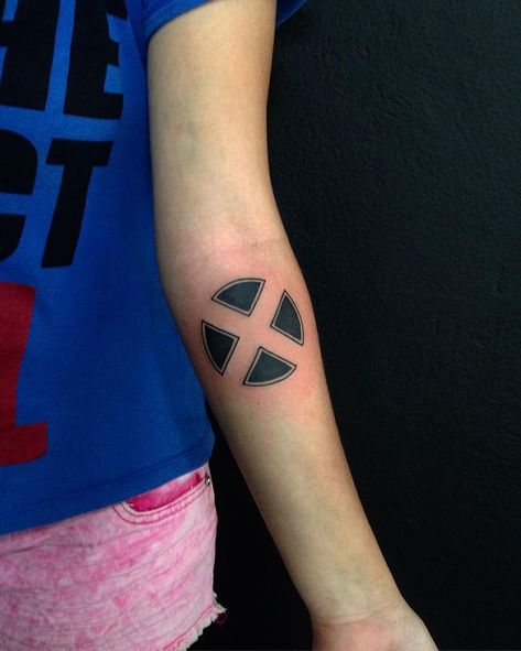 X-Men logo ideas X Men Logo, Wolverine Tattoo, Places To Get Tattoos, Tattoo Logo, Ribcage Tattoo, Comic Tattoo, Men Logo, Marvel Tattoos, Back Of Shoulder Tattoo