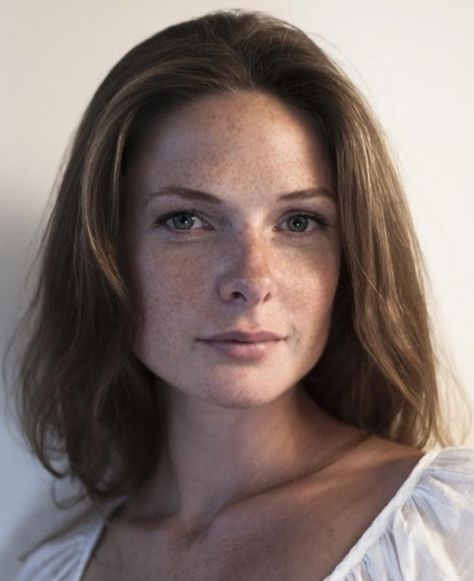 Rebecca Ferguson Actress, Women With Freckles, Beautiful Freckles, Rebecca Ferguson, Female Actresses, American Beauty, Beautiful Person, Pretty Face, Redheads