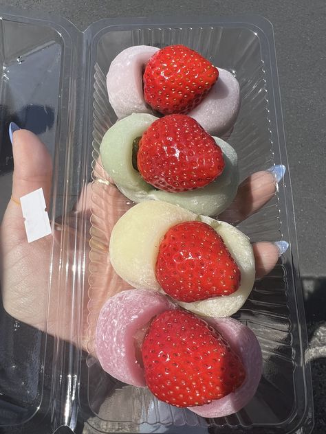 Food In Tokyo Aesthetic, Kyoto In Spring, Japan Dessert Aesthetic, Daifuku Aesthetic, Japan Travel Food, Japan Aesthetic Travel, Japan Spring Aesthetic, Japan Life Aesthetic, Tokyo Desserts