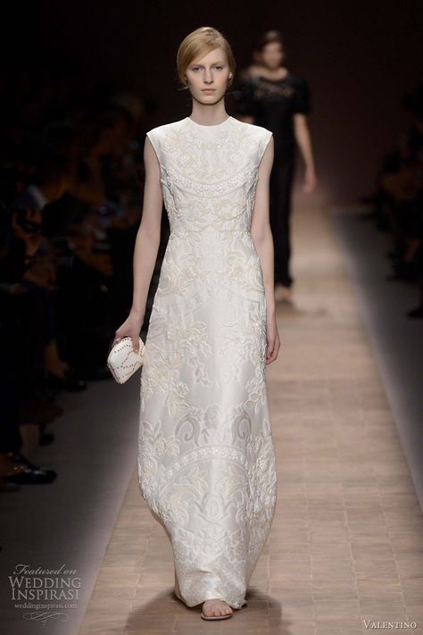 Ivory Evening Dress, Plain Wedding Dress, Night Gown Dress, Valentino Gowns, Wedding Inspirasi, Event Dresses, Dress Details, Sheath Wedding Dress, Bridal Style