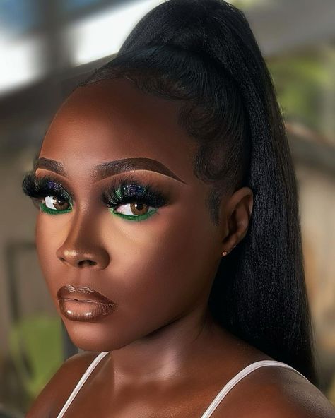 Green Under Eye Makeup Black Women, Green Makeup For Black Women, Green Eyeliner Black Women, Dark Green Eye Makeup Black Women, Green Dress Makeup Ideas Black Women, Prom Makeup Black Women Green, Makeup Looks Under Eye, Green Makeup On Black Women, Green Prom Makeup Looks Black Women