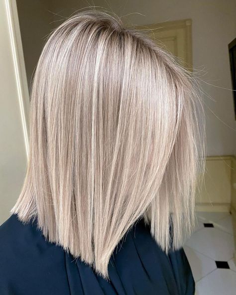 10 Easy Sleek Long Bob Hairstyles for Thick Hair & Super Color Innovations! 8 Long Bob Hairstyles For Thick Hair, Blonde Ideas, Blonde Hair Transformations, Summer Blonde Hair, Kadeřnické Trendy, Cool Blonde Hair, Bob Hairstyles For Thick, Light Blonde Hair, Vlasové Trendy