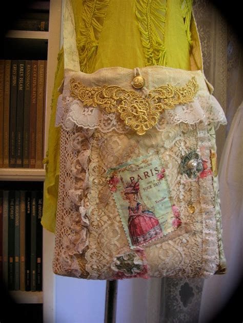 20+ Purse Display Ideas Shabby Chic | Purse Ideas Shabby Chic Bags, Upcycled Purse, Linen Handbags, Ruffles Bag, Lace Purse, Chic Purses, Shabby Chic Stil, Lace Bag, Mori Kei