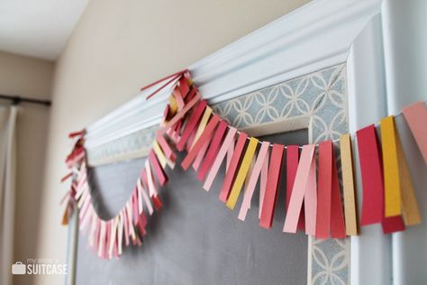 Paper Bunting Ideas, Banner Tutorial, Diy Party Crafts, Paper Bunting, How To Make Banners, Diy Banner, Paper Banners, Banner Images, Paper Garland