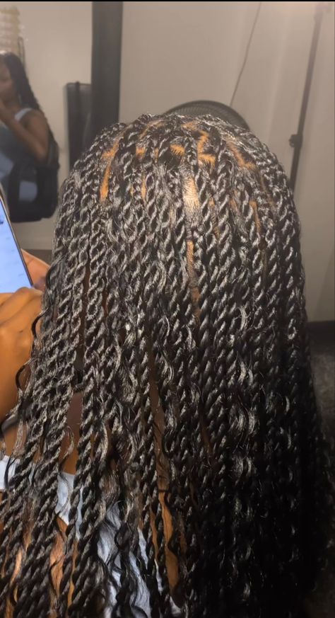 Boho Senegalese Twist, Braiding Ideas, Invisible Braids, Senegalese Twist Hairstyles, Hair Dressing, Backpack Essentials, Black Ponytail Hairstyles, Hairstyle Inspo, Braids Hairstyles Pictures