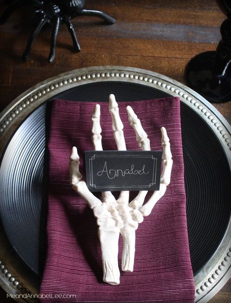 Gothic Dinner Party, Gothic Dinner, Halloween Dinner Party, Spooky Dinner, Halloween Table Settings, Annabel Lee, Halloween Tablescape, Casa Halloween, Halloween Party Dinner