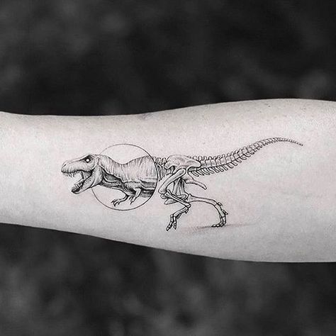 I love this tattoo! Tag a friend that will love this! ☠️ #tattoo #trex #dinosaur #ink