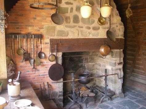 The Tudor / Medieval / Jacobean / Queen Anne Dollhouse Project Medieval Kitchens, Mini Fireplace, Tudor Manor, Tudor Kitchen, Dollhouse Decorating, Witch Cottage, Haunted Dollhouse, Dollhouse Projects, Dolls House Interiors