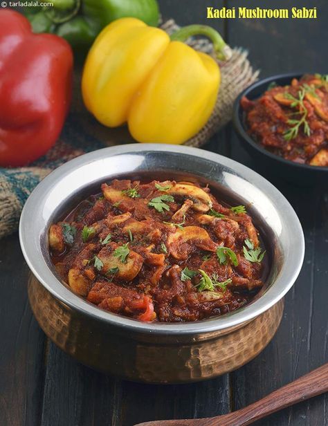 Kadai Mushroom Sabzi, Veg Kadai Mushroom, Mushroom Side Dish Recipes, Mushroom Recipes Indian, Rice And Dal, Fried Mushroom Recipes, Easy Mushroom Recipes, Portabella Mushrooms Recipes, Butter Naan, Mushroom Curry