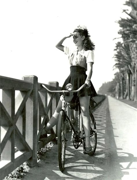 Riding A Bike, I Want To Ride My Bicycle, Young Actresses, Bicycle Girl, Mode Vintage, Up Girl, Vintage Photographs, Vintage Beauty, Old Pictures