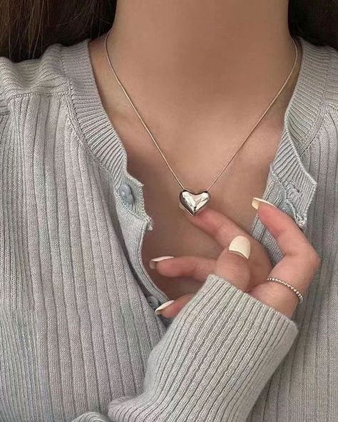 📍 Vintage love heart Pendant necklace 💗💫 Material: waterproof stainless steel For more info visit website 👉🏻To order through 📌the website:https://www.jewelglamour.com 📌To order through WhatsApp: +44 7460 779657 📌To order through Facebook: https://www.facebook.com/profile.php?id=61556939033801 📌To order through Instagram : https://www.instagram.com/official.jewelglamour/ #jewelry #jewellery #jewelrylover #jewellerylover 3d Heart, Visit Website, Vintage Love, Jewelry Lover, Heart Pendant Necklace, Heart Pendant, Womens Necklaces, Daily Wear, Heart Shapes