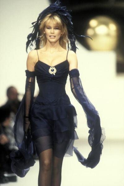 Grunge Runway Fashion, 90s Runway Models, Y2k Runway Fashion, Gilded Glamour Dress, Gilded Glamour Fashion, Gilded Glamour, 1990 Style, 00s Mode, Moda Aesthetic