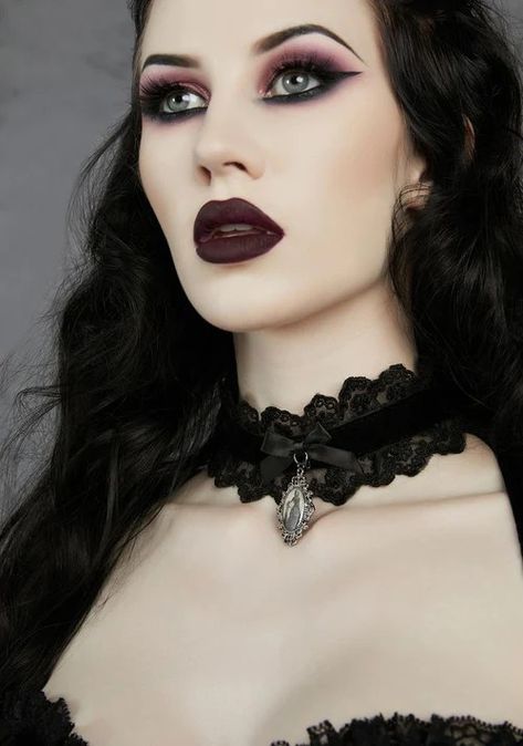 Glam Gothic Makeup, Gothic Eyeshadow Looks, Goth Bride Makeup, Gothic Bridal Makeup, Goth Bridal Makeup, Gothic Bride Makeup, Victorian Gothic Makeup, Goth Witch Makeup, Dark Romantic Makeup