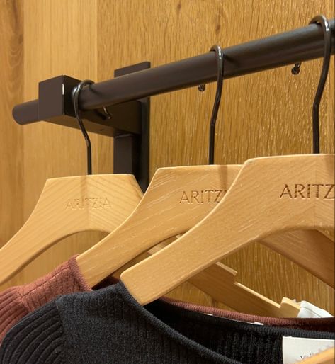 Aritzia Aesthetic Wallpaper, Aritzia Clothes, Aritzia Aesthetic, Aritzia Style, Flamboyant Natural, Changing Room, Natural Branding, Classy Work Outfits, Clean Girl