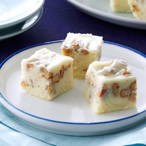 White Pecan Fudge Butter Pecan Fudge Recipe, White Fudge, Best Fudge Recipe, Pecan Fudge, White Chocolate Fudge, Christmas Fudge, Pecan Ice Cream, Marshmallow Creme, Pecan Recipes