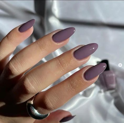 Vivian is a dusty grape cream that is a delicious shade for fall or any cool night out.🌙 خواتم خطوبة, Cool Night, Hello Nails, Casual Nails, Nail Swag, Nagel Inspo, Cat Kuku, Elegant Nails, Dream Nails