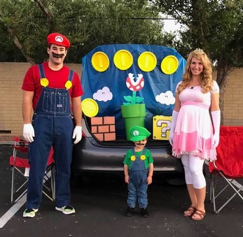 Mario Family Halloween Costumes, Trunk Or Treat Decorations, Mario Bros Costume, Mario Halloween Costumes, Mario Halloween, Halloween Car Decorations, Trunker Treat Ideas, Mario Bros Birthday Party Ideas, Mario Y Luigi