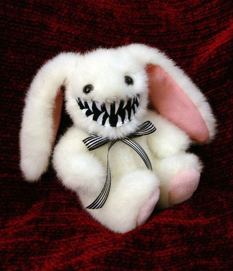 Have a devious #easter everyone! Creepy Toys Aesthetic, Creepy Cute Dolls, Rabbit Monster, Bunny Monster, Creepy Stuffed Animals, Creepy Toys, Mini Bunny, Easter Bunny Rabbit, Kawaii Plushies