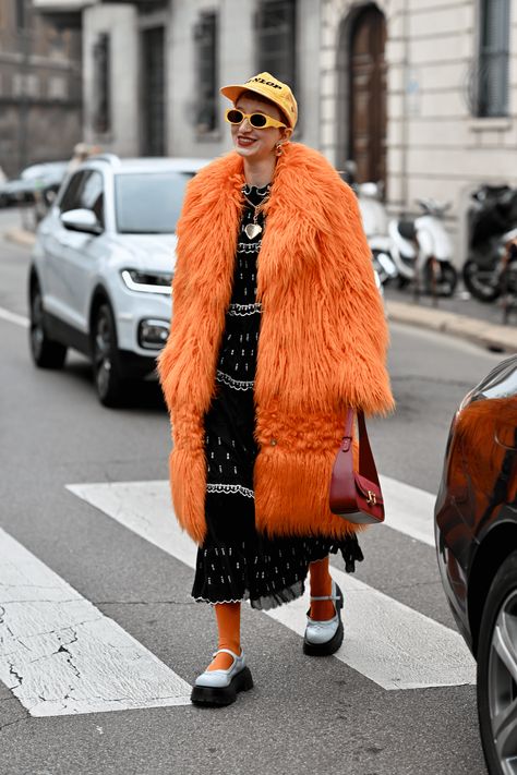 Eccentric Outfits Street Style, Awful Fashion, Eclectic Street Style, Layering Street Style, Eclectic Clothing Style, Leather Trousers Outfit, Aw 2023, Oversized Faux Fur Coat, Johnny Walker