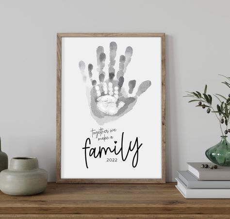 Print it off – PRINT IT OFF Handprint Art Family, Diy Family Canvas Painting, Family Handprint Art Canvas, Baby Handprint Ideas, Family Handprint Art, Family Handprints, Footprint Wall Art, Memory Decor, Family Handprint