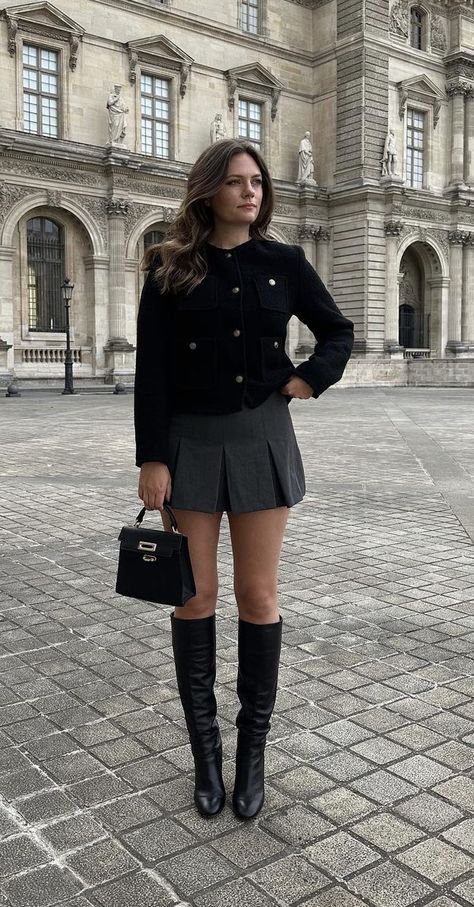 Shopping Outfit Ideas, Semi Formal Mujer, Australian Winter Fashion, Australian Winter, T Shirt Outfits, Aesthetic Overalls Outfit, Ireland Fashion, Preppy Sweater, Preppy Summer Outfits